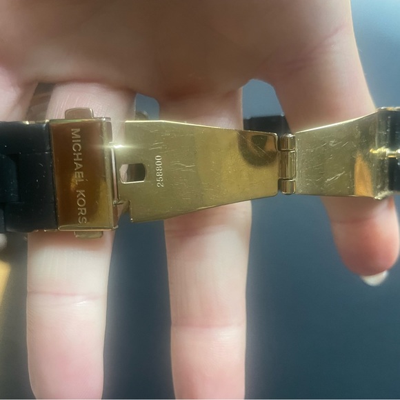 Michael Kors- Black and Gold watch - Picture 4 of 4